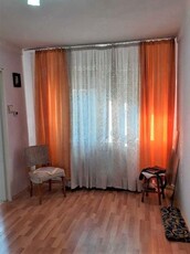 Apartament 3 camere, semidecomandat, etaj intermediar, Micro 40