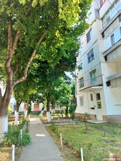 Apartament 3 camere spațios si ingrijit