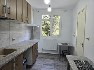 Apartament 3 camere Titan, parc IOR, bloc 4 etaje pe strada Cozla