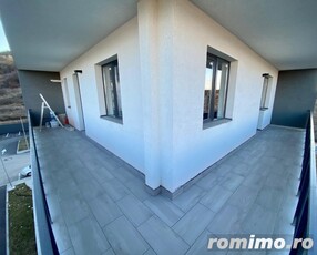 Apartament 3 camere,54 mp, terasa de 25 mp, zona Terra