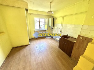 Apartament 4 camere decomandat de vanzare in Alba Iulia Cetate