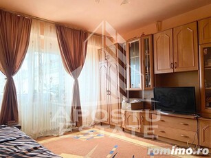 Apartament cu 2 camere decomandat zona Polivalenta