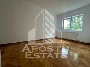 Apartament cu 2 camere, semidecomandat, renovat,situat in zona Kiriac