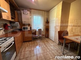 Apartament cu 3 camere, 70 mp, Garaj, zona Mureseni