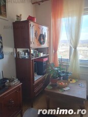 Apartament cu 3 camere de vânzare în Câmpina