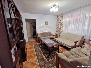 Apartament cu 3 camere de vânzare în zona Darmanesti