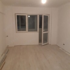 Apartament cu 3 camere decomandat de vânzare