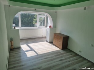 Apartament cu 3 camere decomandat nou revovat si nelocuit