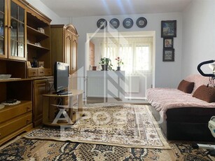 Apartament cu 3 camere decomandat situat in zona Soarelui