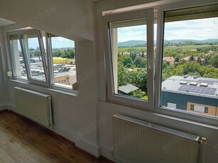 Apartament cu 3 camere, decomandat, strada Vasile Pârvan