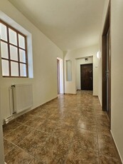 Apartament cu 3 camere in foste proprietati-confort sporit recent renovat