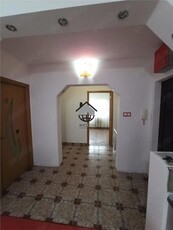 Apartament cu 3 camere in Zona Spitalul Judetean