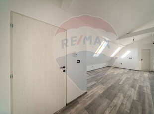 Apartament cu 3 camere vanzare + loc privat de parcare comision ZERO