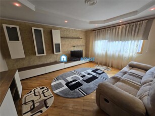 Apartament cu trei camere zona centrala