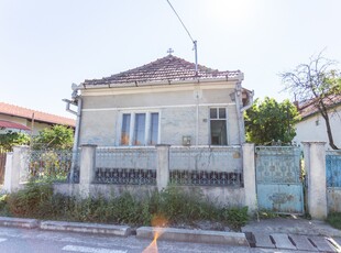 Casa de vanzare .