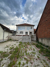 Casa de vanzare in Lapusnicel (la 28 de km de Baile Herculane)