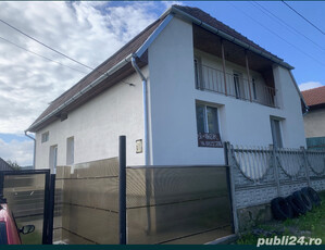 Casa de vanzare la 22 km de Oradea .