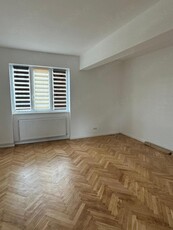 De vanzare apartament 2 camere Cluj Napoca, Piata Mihai Viteazul;curte interioara, persoana fizica