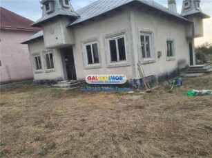 de vanzare casa parter 90 mp utili MARACINENI si teren 1200 mp