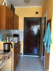 Propietar vand garsoniera în bloc de apartamente