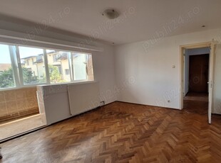 Proprietar, vând apartament cu 2 camere, lângă Piața Verde