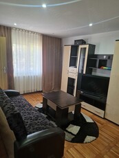 Proprietar, vând apartament cu o cameră în Reșița