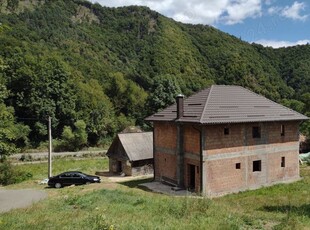 Proprietar vand casa la rosu [147 mp utili] cu 3765mp teren intravilan loc. Manastire, AB, Apuseni