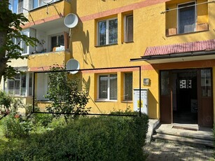 Vand apartament 3 cam. parter semidecomandat + Garaj