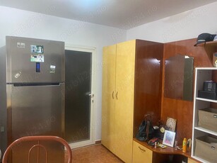 vand apartament 3 camere