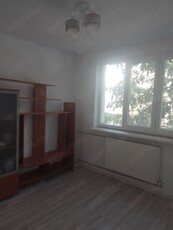 Vând apartament 3 camere, etajul 1, in bloc de 4 etaje, anvelopat