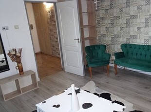 Vand apartament 3 camere în Deva, zona ultracentrală Lido-Casa de Pensii, etaj 5, mobilat, utilat