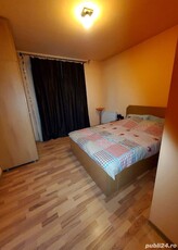 Vând apartament 3 camere mobilat cu parcare