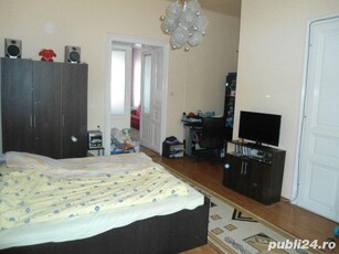 Vand apartament 5 camere zona centrala