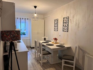 Vând apartament complet renovat