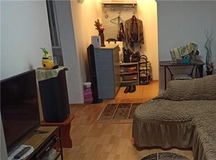 Vand apartament cu 2 camere confort unu decomandat