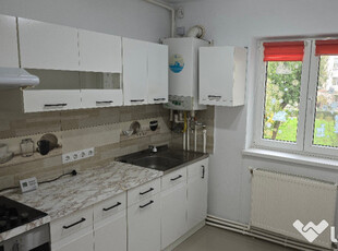 Vand apartament cu 2 camere in Deva, zona Piata Centrala, et. 1