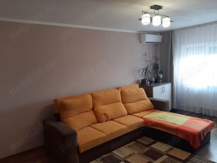 Vand apartament cu 3 camere in zona Cantemir