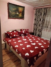 Vand apartament cu 3 camere strada Trandafirilor Hunedoara!