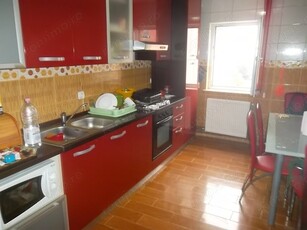 Vand apartament cu 4 camere in Deva, In spatele pietei centrale, 86 mp, mobilat