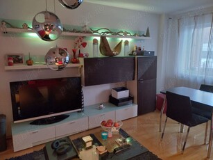 Vând apartament cu două camere complet mobilat și utilat, cu balcon, pivniță, Sibiu, zona Siretului