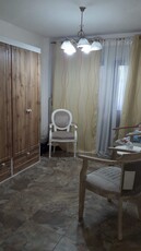 Vand apartament ultracentral, in Găesti, cu 4 camere decomandate, ( bucatarie, 2 bai si 2 balcoane).