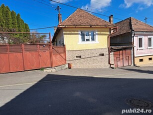 Vand sau schimb casa 2 camere in Reghin, zona Centrala