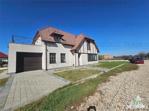 Vila lux 5 camere cu garaj arhitectura flamanda in Domnesti