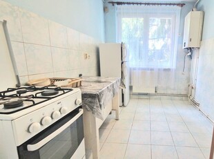 Vindem apartament cu 2 camere, CORNIȘA , et.2/4 ,UMFST