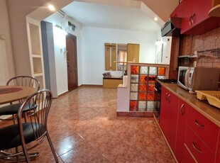 Vindem apartament cu 3 camere Cornișa