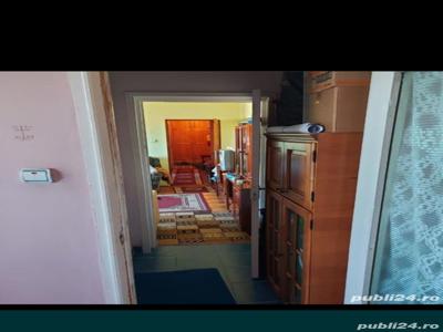 Apartament 3 camere etaj 4