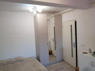 Apartament cu parcare, zona Primaria Floresti