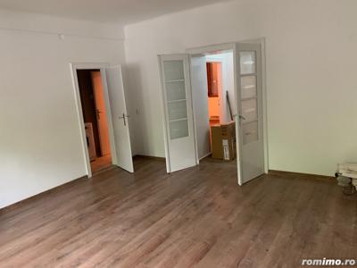De inchiriat apartament cu 2 camere pentru birou(nu este SAD), parter, zona Mihai Viteazu