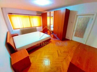 Apartament 4 camere de vanzare Unirii