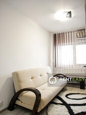 Apartament cu trei camere de vanzare situat pe Bld. Independentei